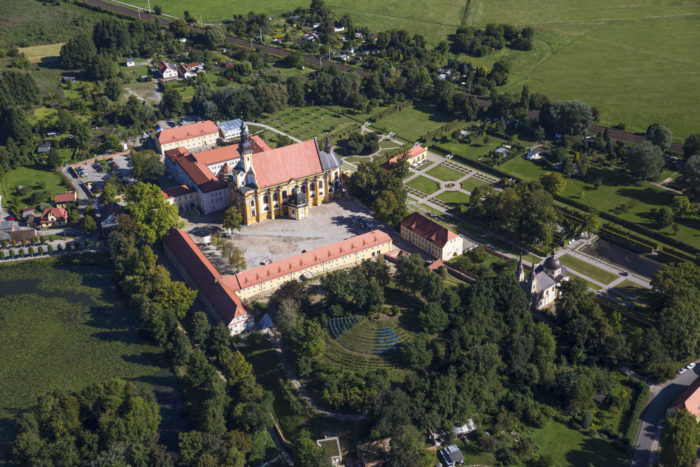 Luftbild des Klosters Neutzelle